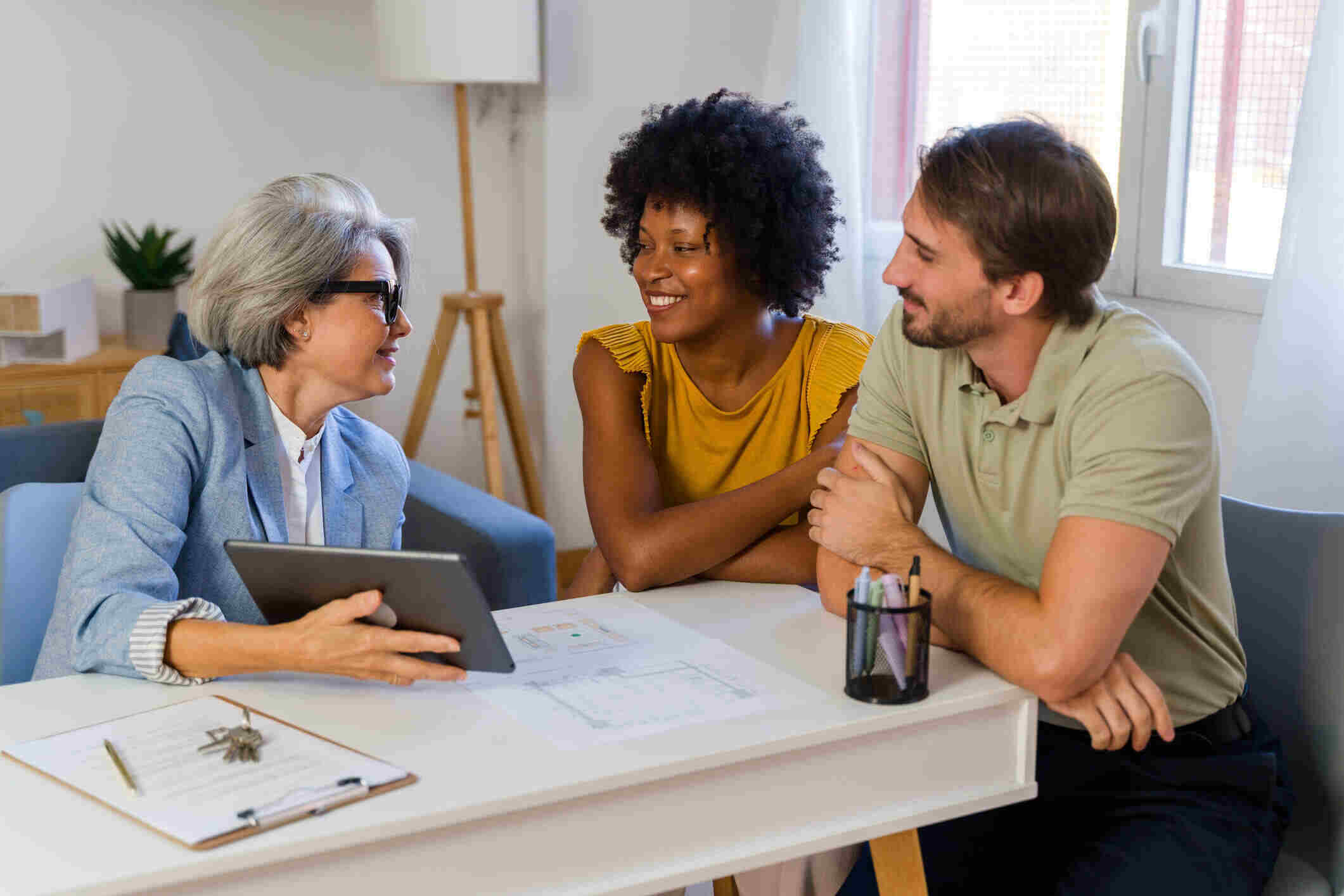 Non-resident couple discussing Spanish rental income tax with a property tax advisor